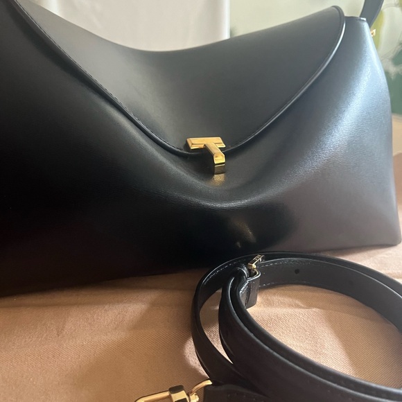 TOTEME Black t-lock - Picture 3 of 13